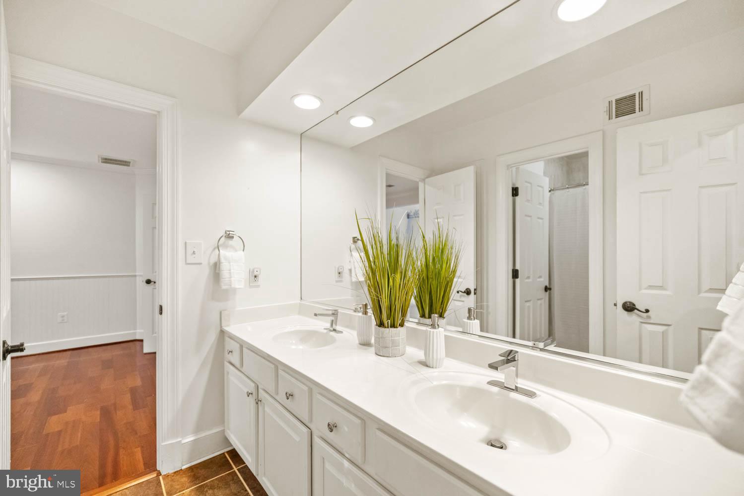 STONEY CREEK WOODS - Residential