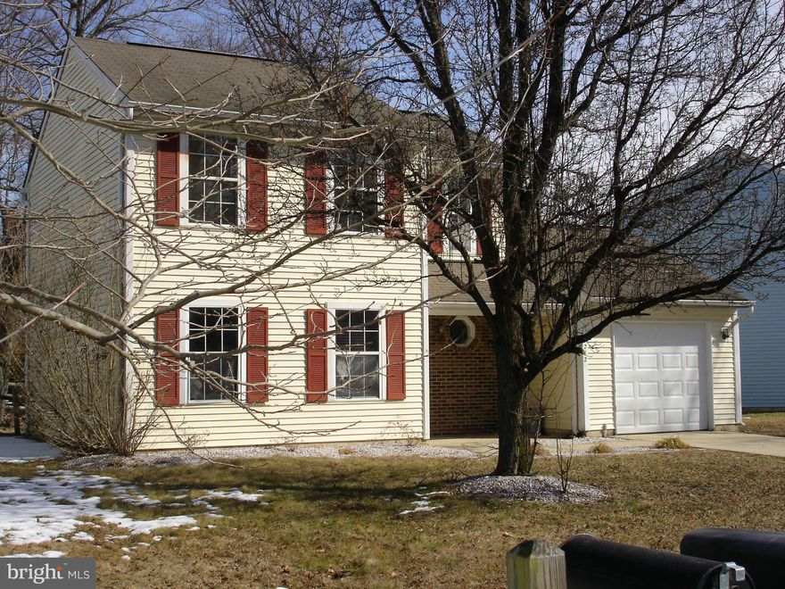 MOVE IN TODAY! NEW CARPET & FREESH PAINT...DISHWASHER SCHEDULED TO BE REPLACED...ROMP THE FENCED BACK YARD...GATHER FOR A MEAL IN THE TRUE COUNTRY KITCHEN OR FORMAL DINING ROOM...KEEP YOUR CAR CLEAN & DRY IN THE OVERSIZED SINGLE GARAGE OR USE IT AS EXTRA STORAGE...