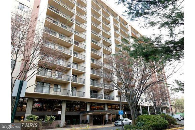 LAKESIDE PLAZA - Residential Lease