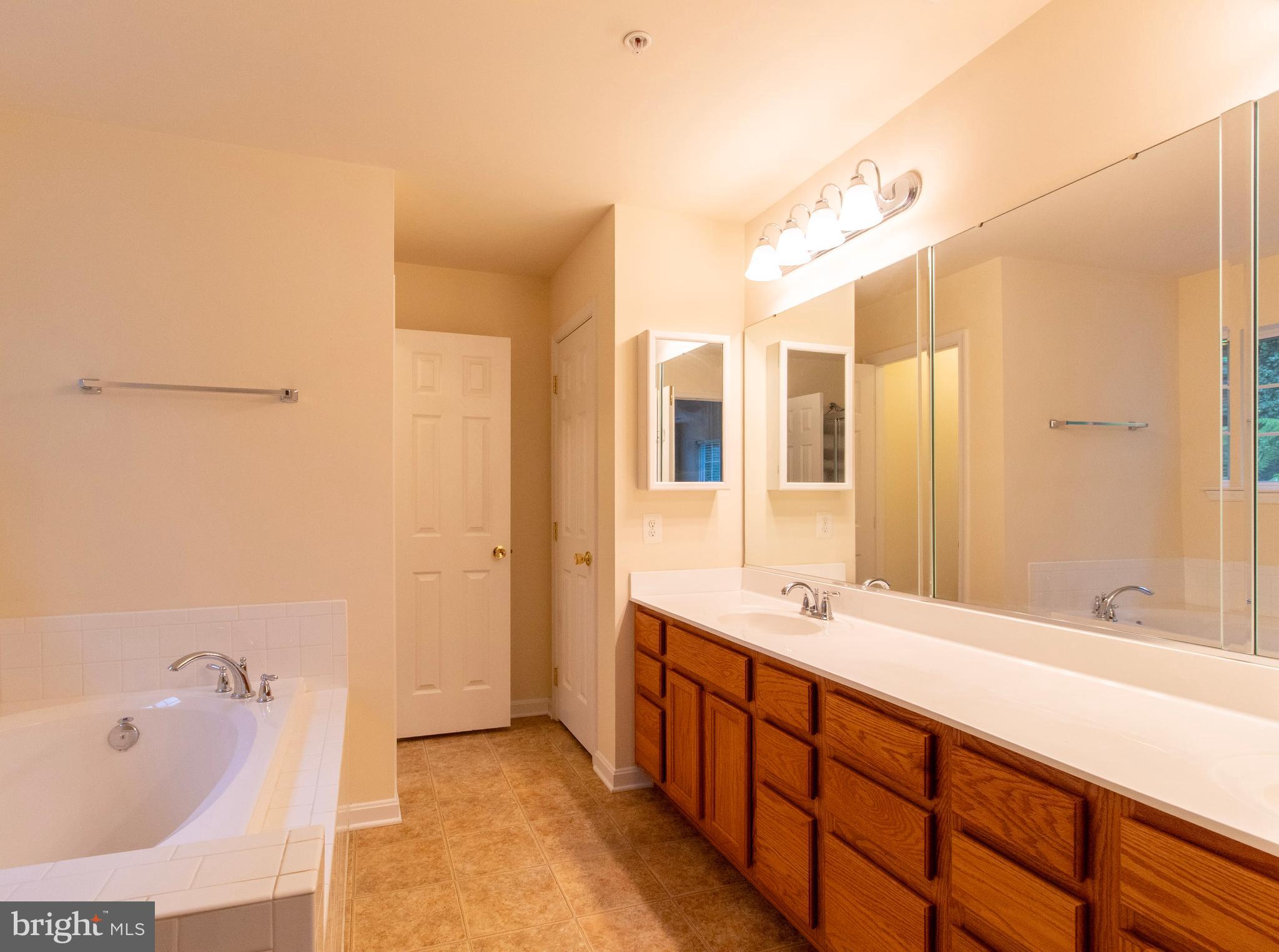 HOLLOW TREE FARM - Residential Lease