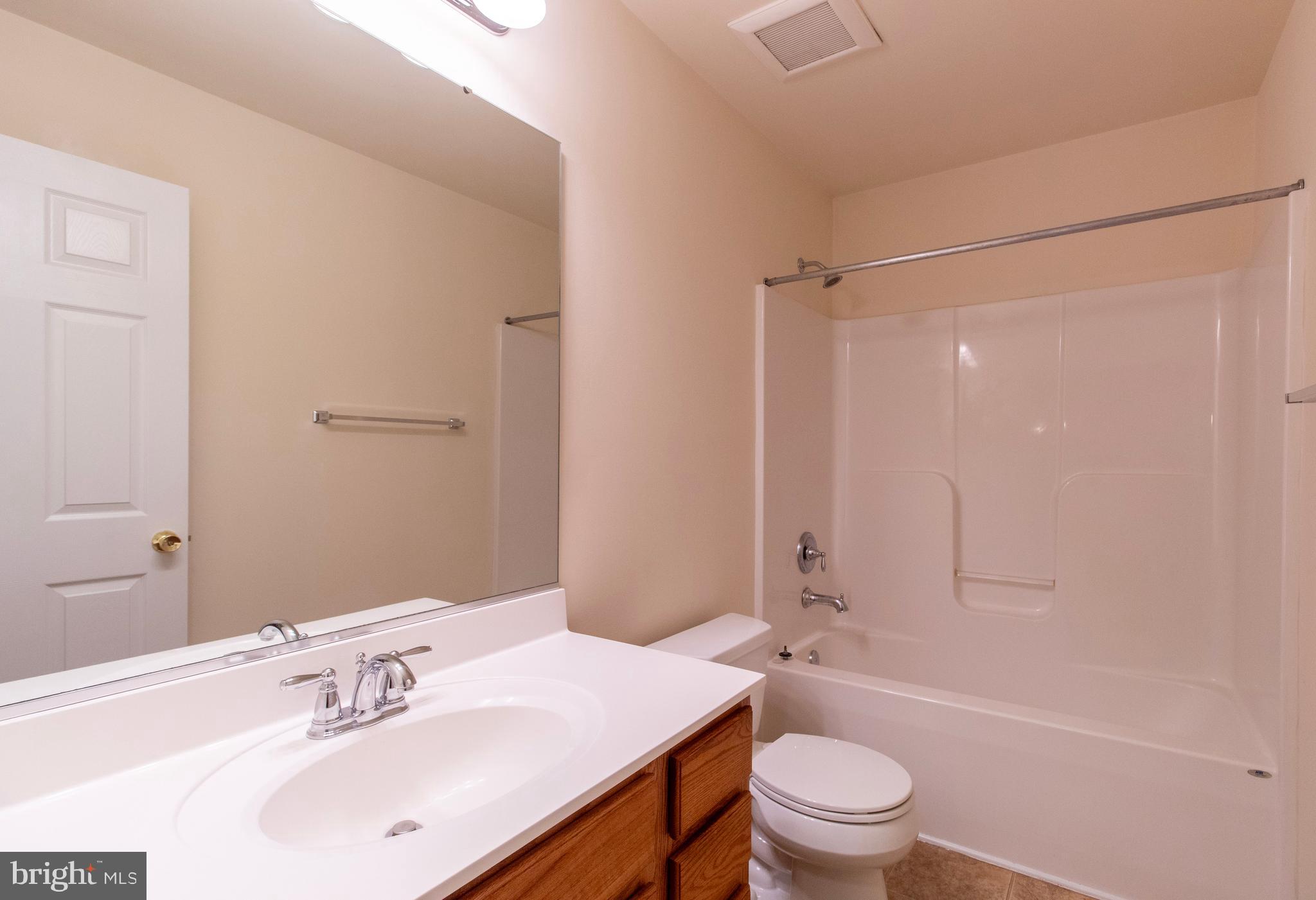 HOLLOW TREE FARM - Residential Lease