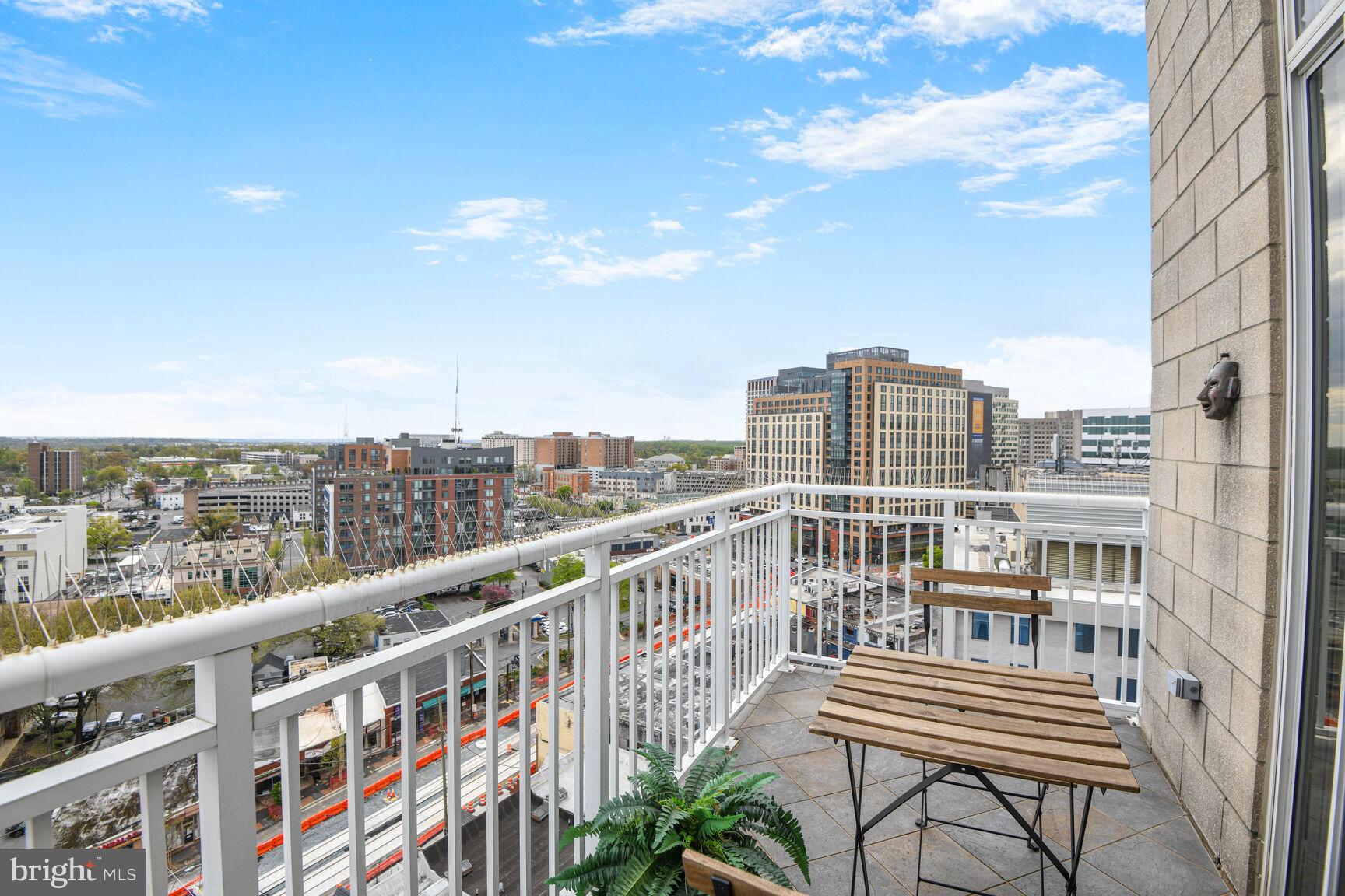 THE CRESCENT - Residential