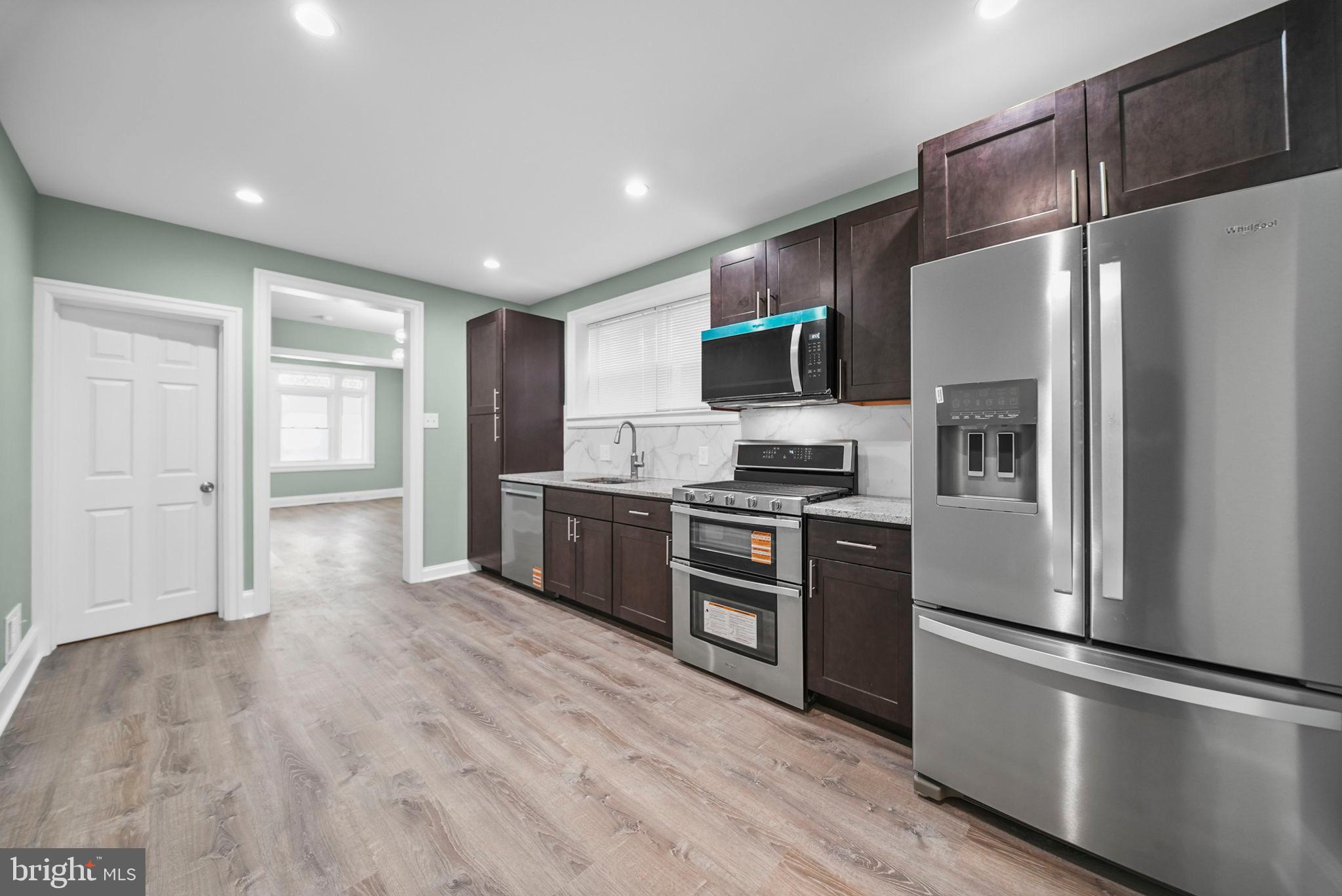 ELMWOOD PARK - Residential