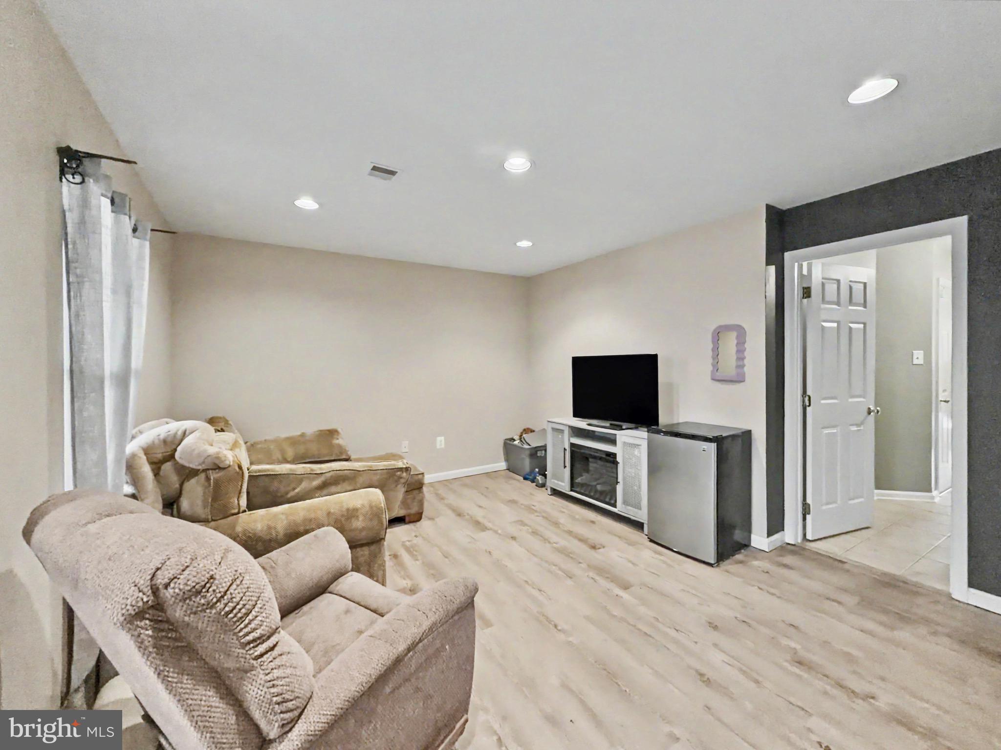 COUNTRY RIDGE - Residential