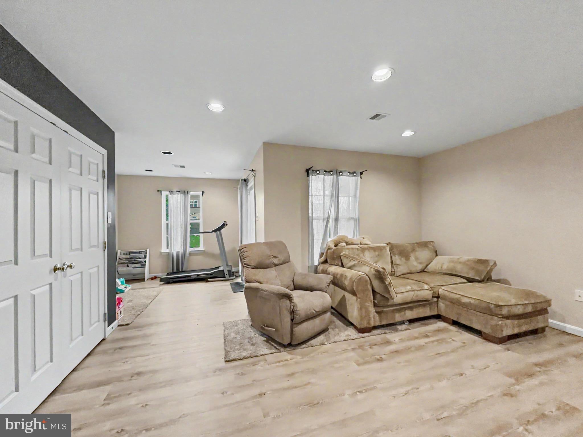 COUNTRY RIDGE - Residential