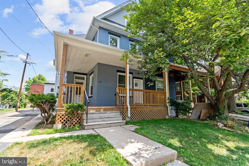 42 E CURTIS AVENUE