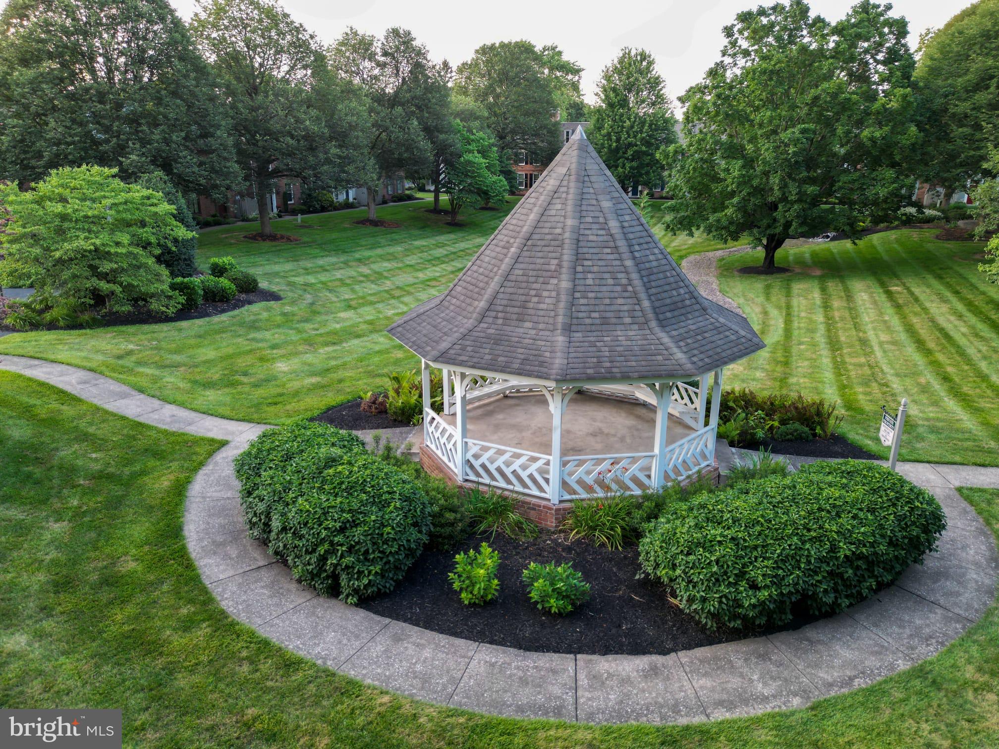 35 KENSINGTON SQUARE