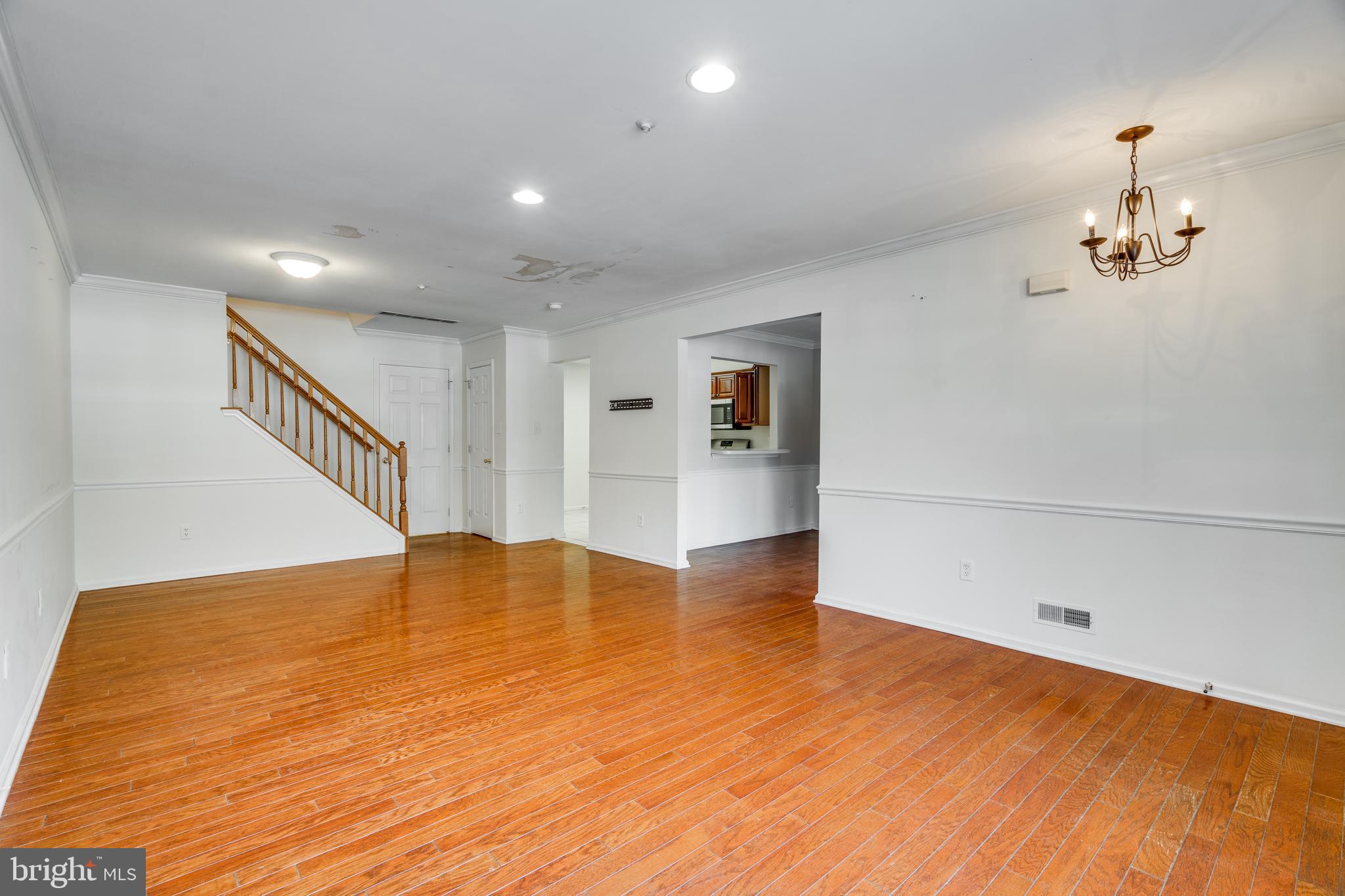 1502 BEACON HILL DRIVE