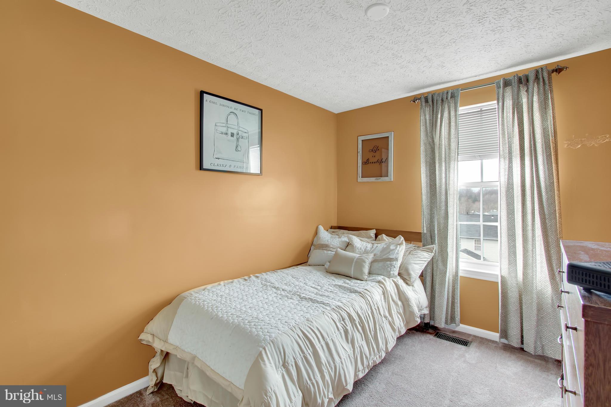 CONSTANT FRIENDSHIP - Residential