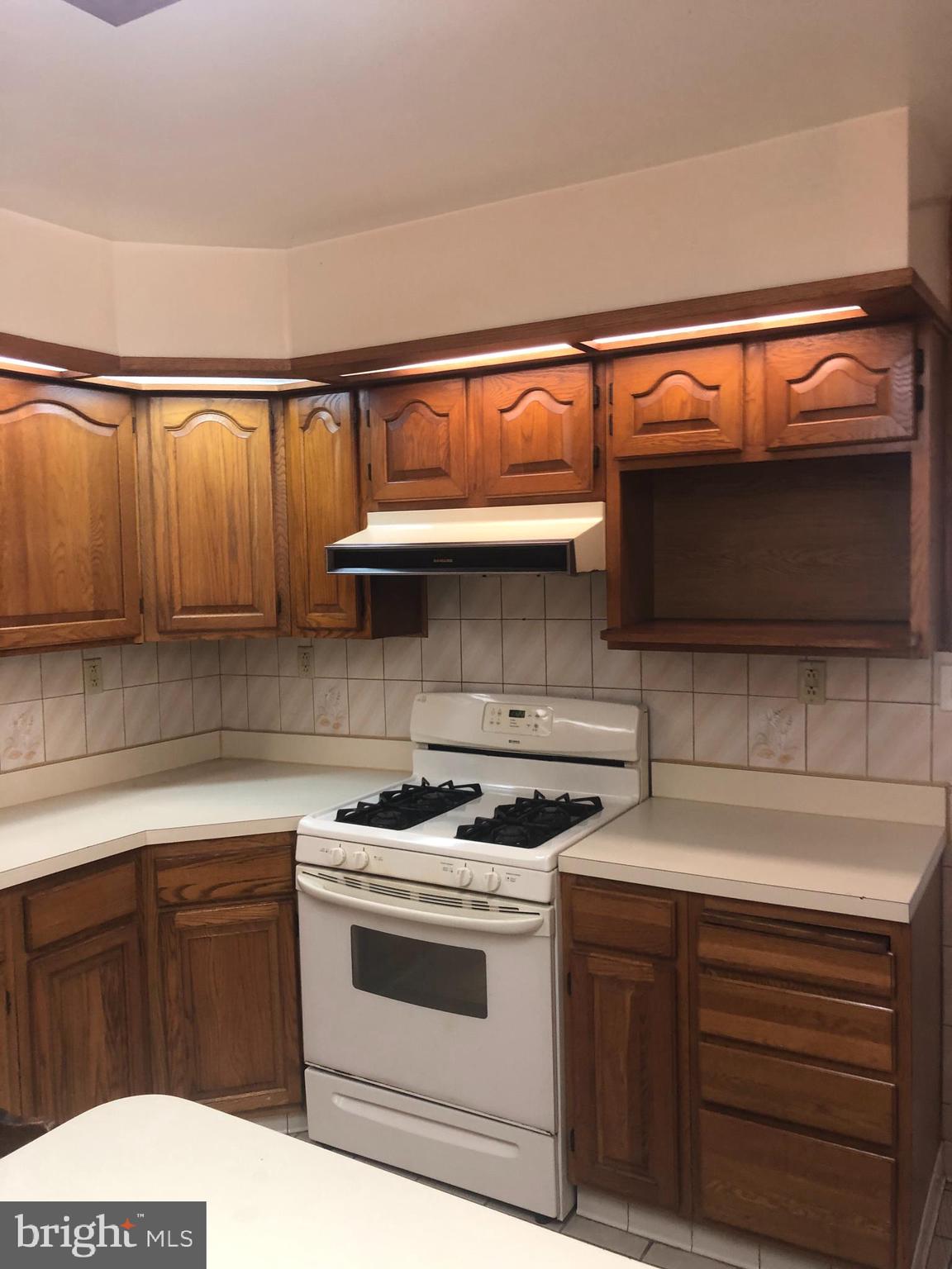 HAMPDEN HISTORIC DISTRICT - Residential Lease