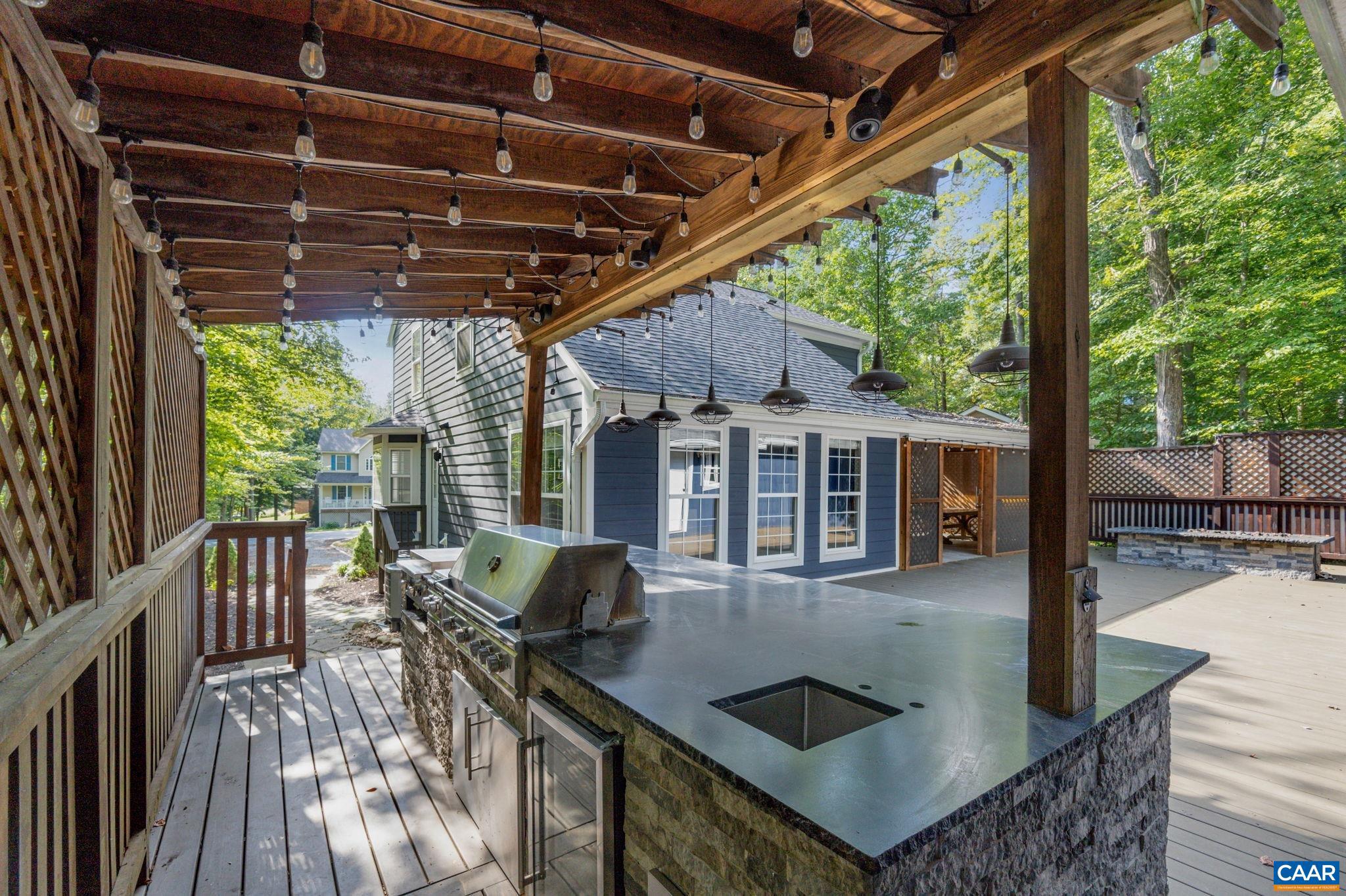 LAKE MONTICELLO - Residential