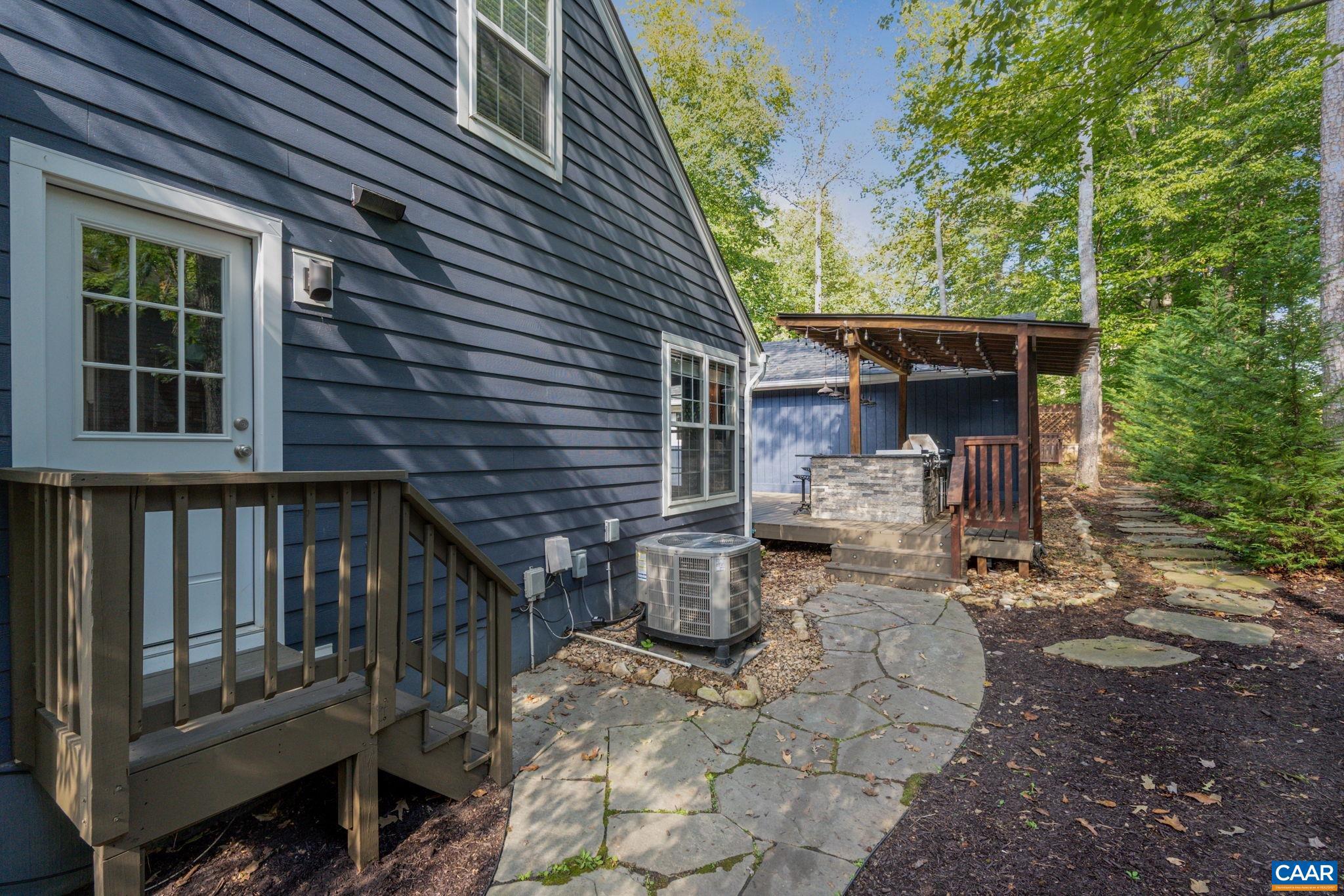 LAKE MONTICELLO - Residential