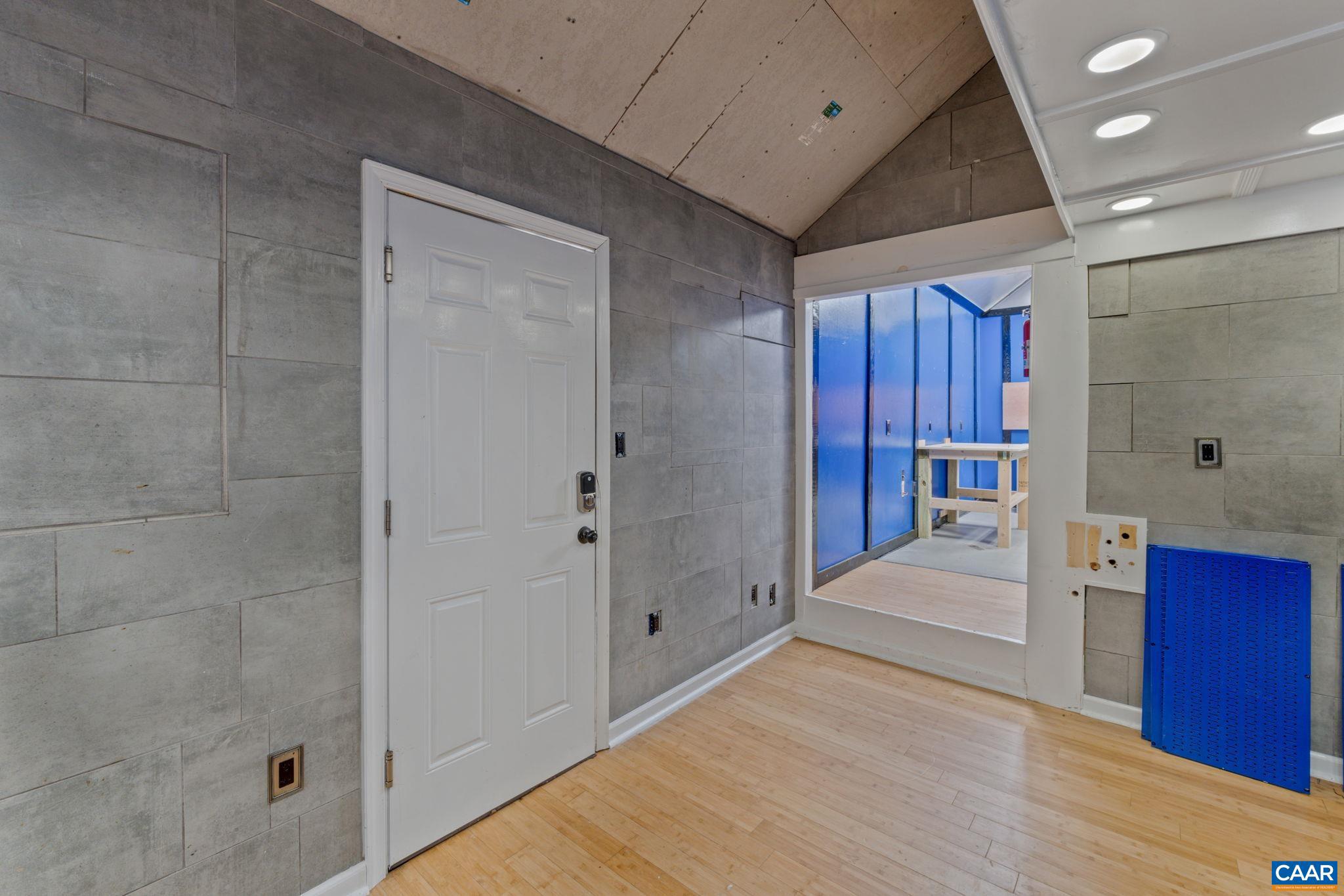 LAKE MONTICELLO - Residential