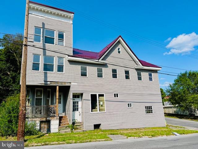 Are you ready to roll up your sleeves and bring a diamond in the rough to life? This 8-unit apartment building in the heart of Altoona is bursting with potential! Perfect for seasoned investors or ambitious renovators looking to maximize returns. With Altoona's growing rental market, this property is your chance to create a profitable income stream. Whether you're an investor looking to flip or hold, this property offers exceptional upside potential once revitalized! Opportunities like this don't wait—act fast!