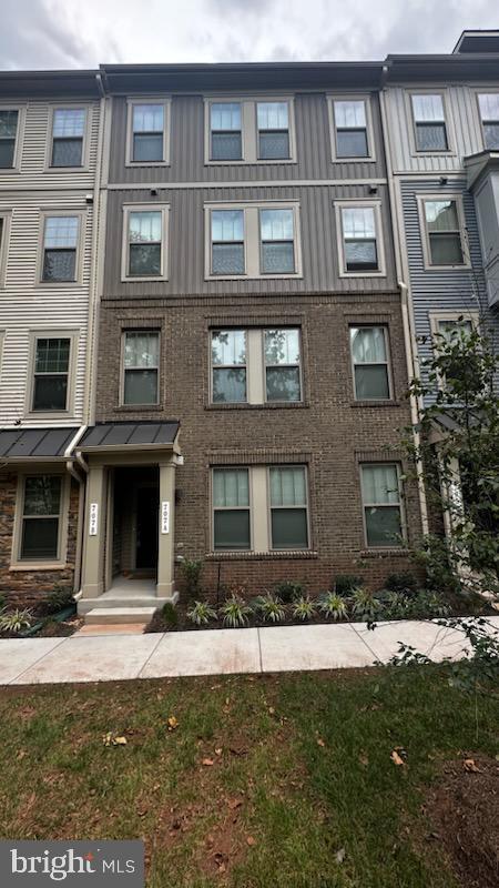 707 THOMAS LANE A