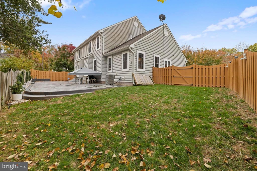 Photo of 16199 Sheffield Drive, DUMFRIES, VA 22025 (MLS # VAPW2107514)