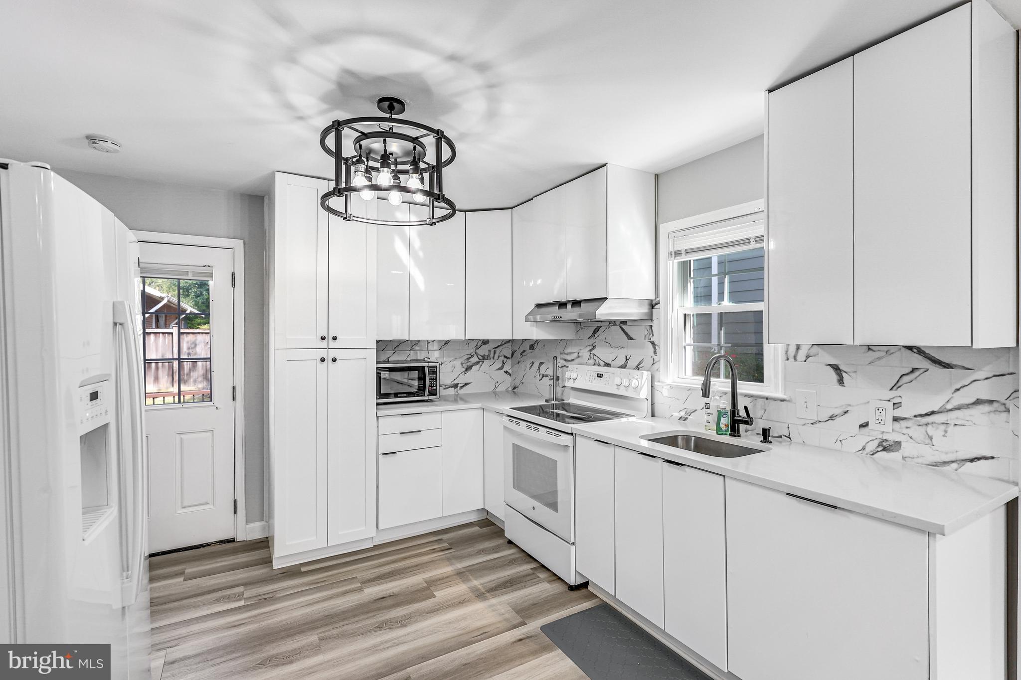 LYONHURST - Residential