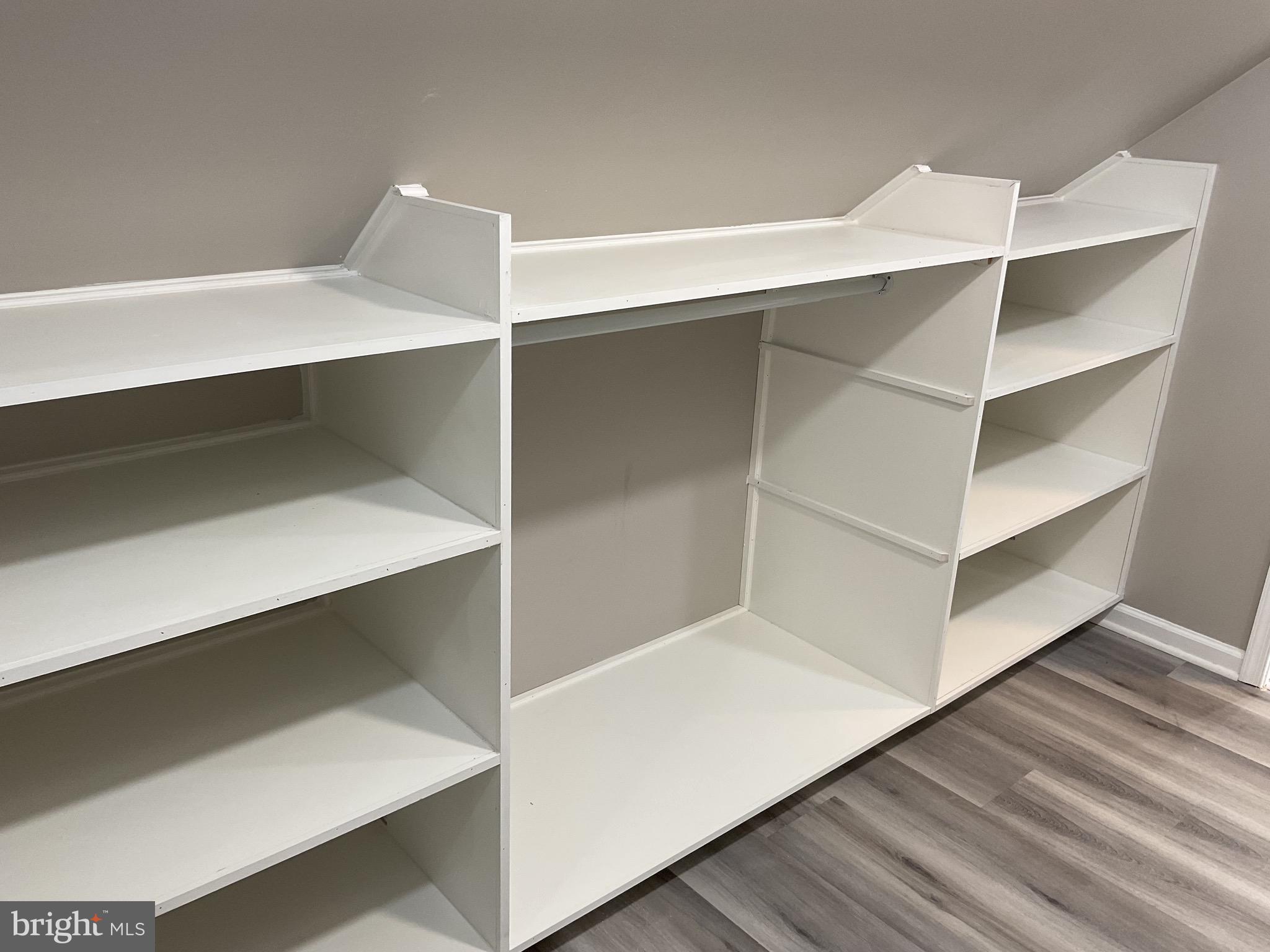 LYONHURST - Residential