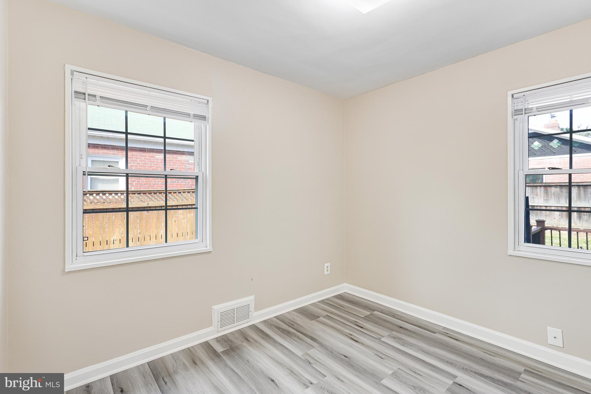 LYONHURST - Residential