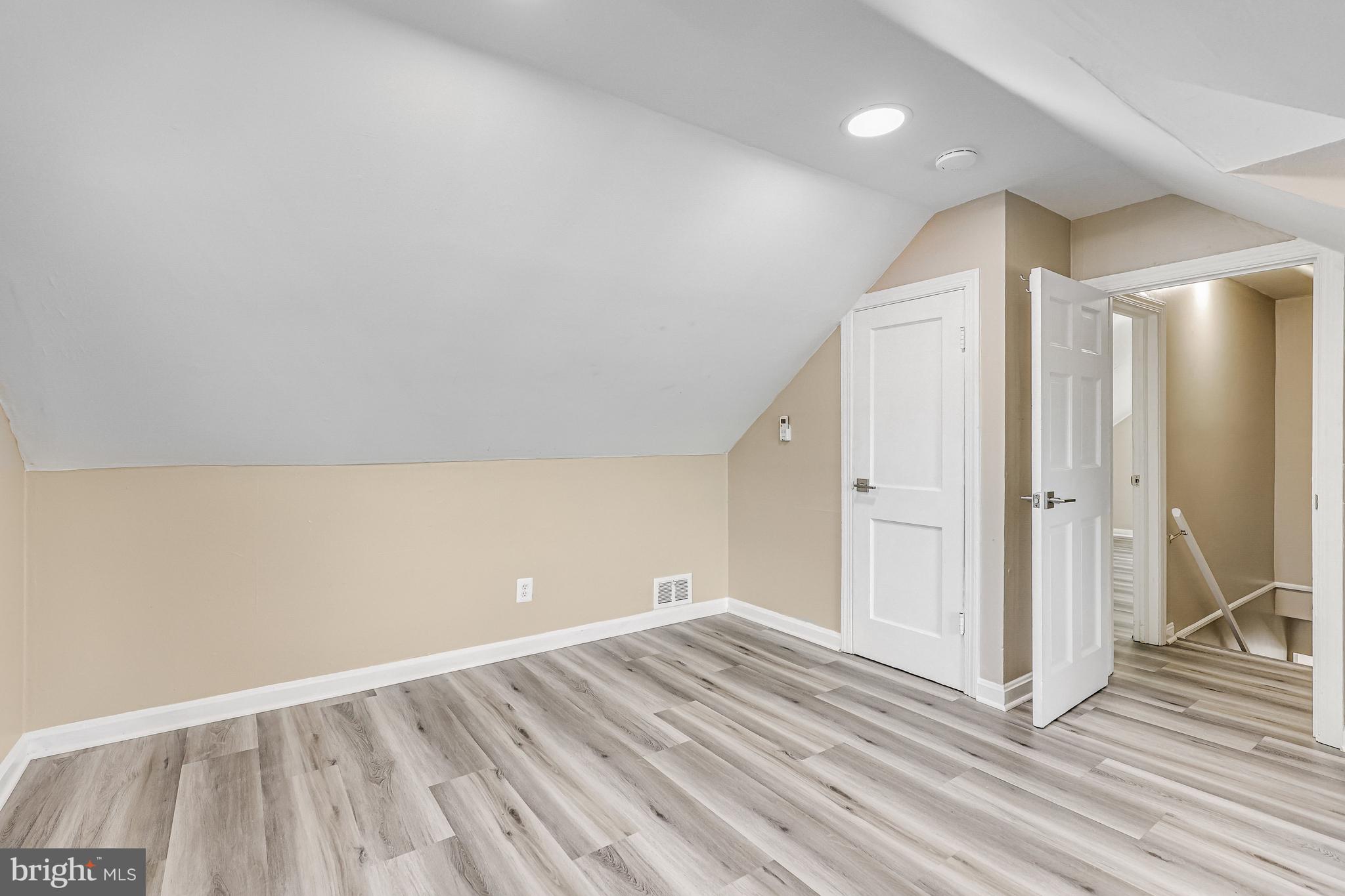 LYONHURST - Residential