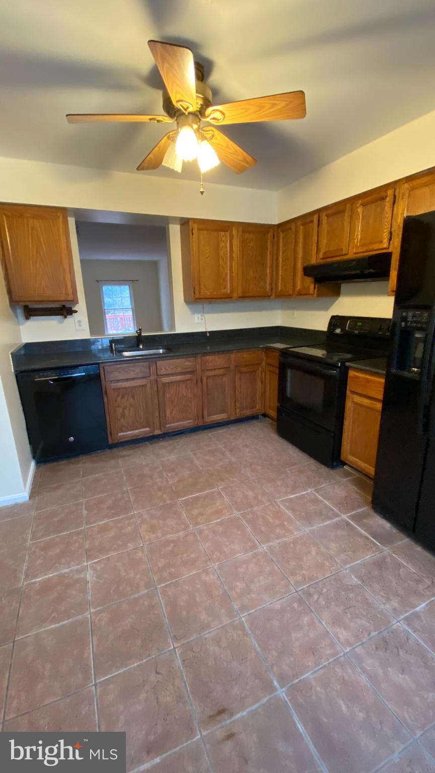 VALLEY STREAM ESTATES - Residential Lease