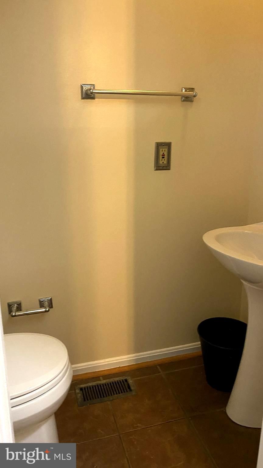 VALLEY STREAM ESTATES - Residential Lease