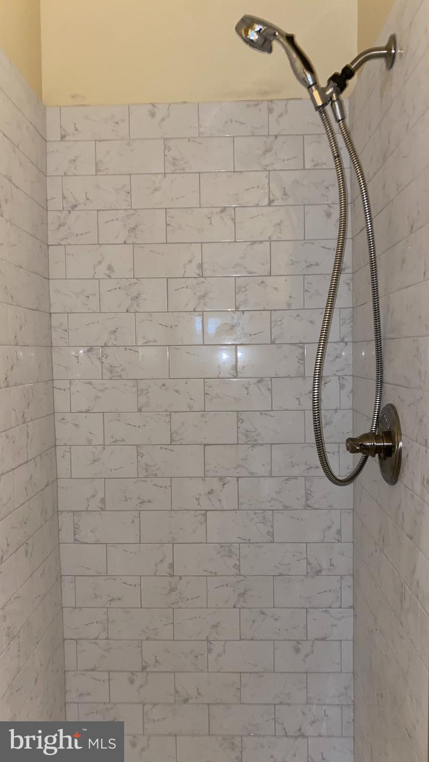 VALLEY STREAM ESTATES - Residential Lease