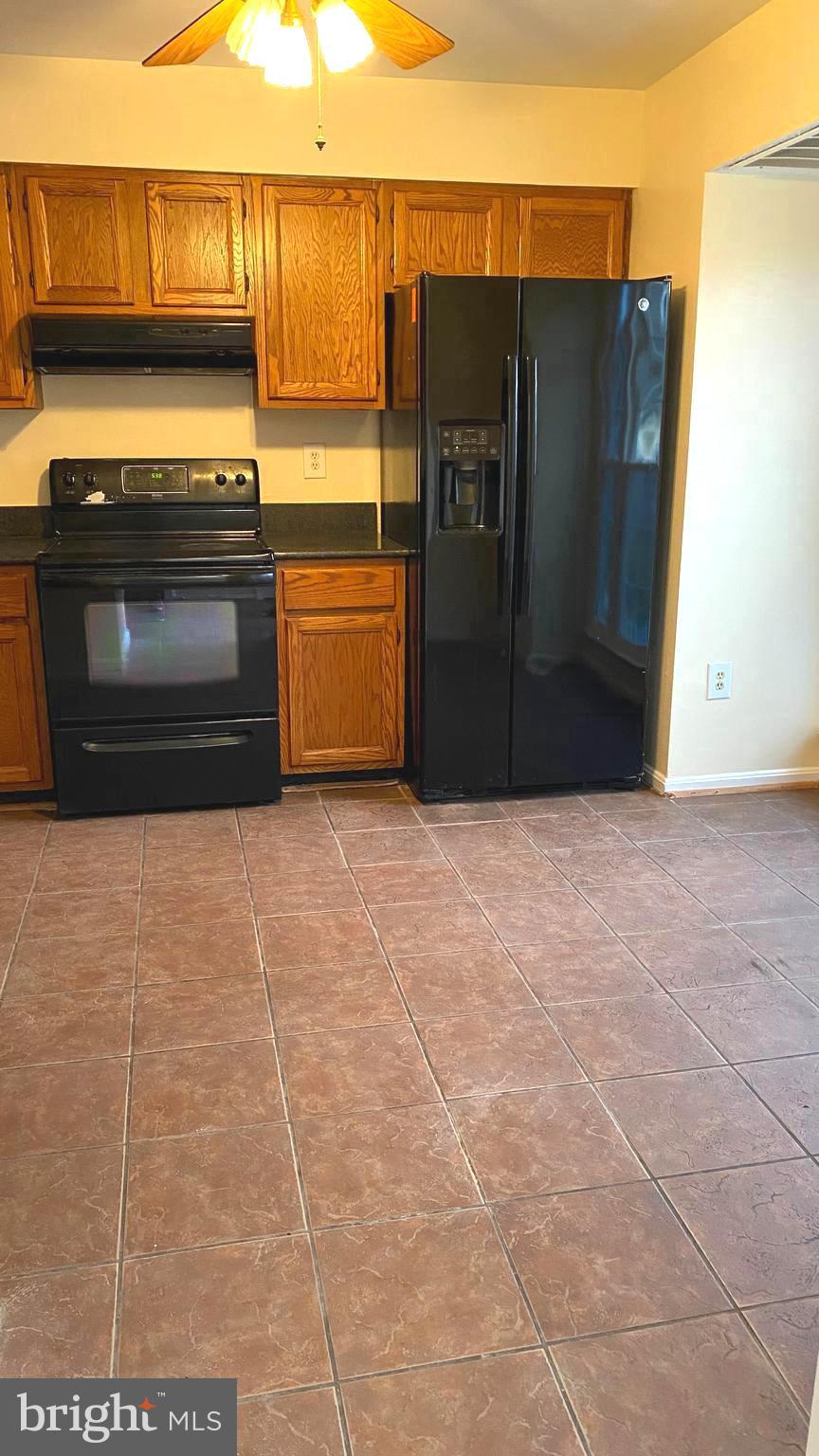 VALLEY STREAM ESTATES - Residential Lease