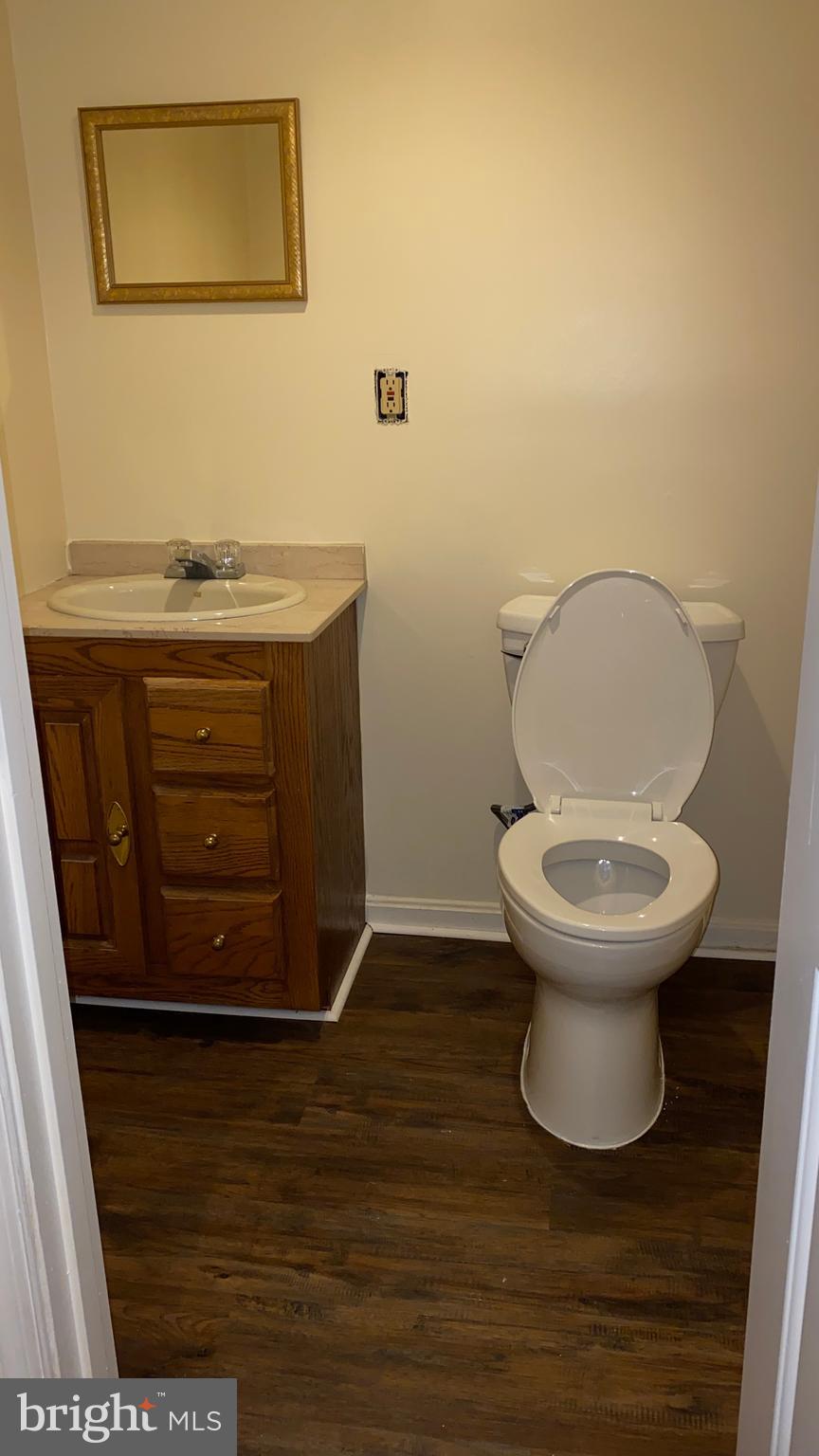 VALLEY STREAM ESTATES - Residential Lease