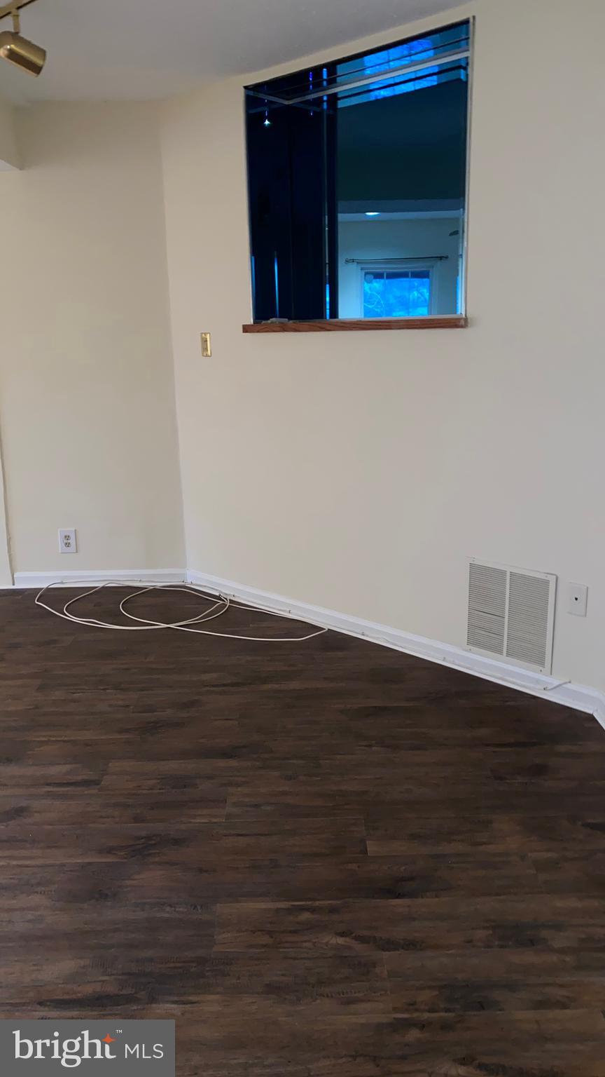 VALLEY STREAM ESTATES - Residential Lease