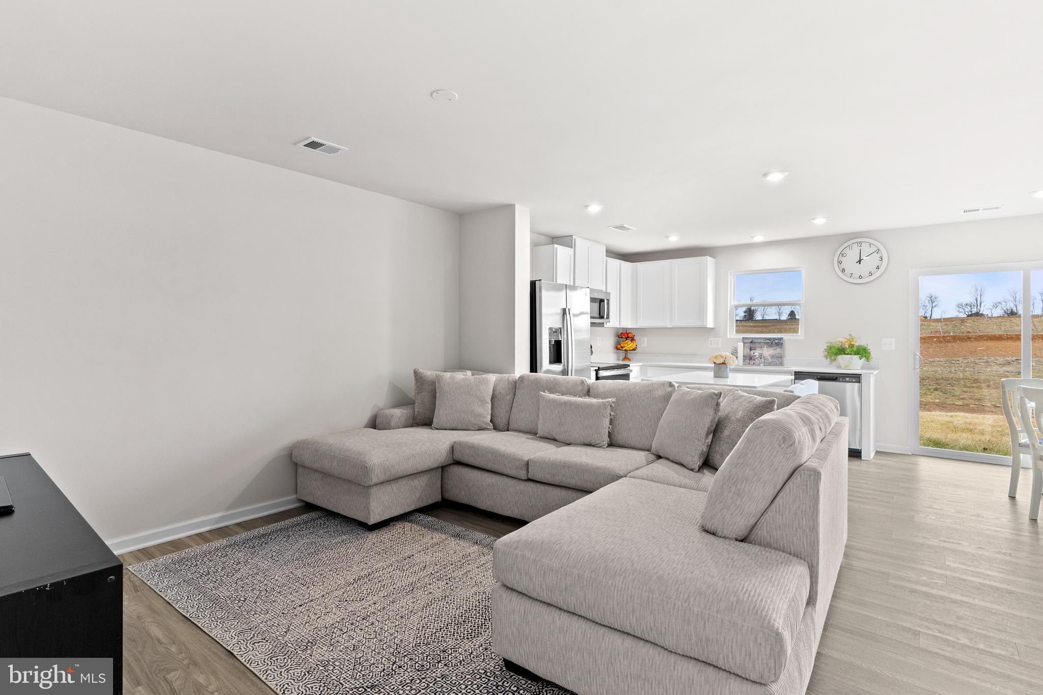 STONE SPRING - Residential Lease