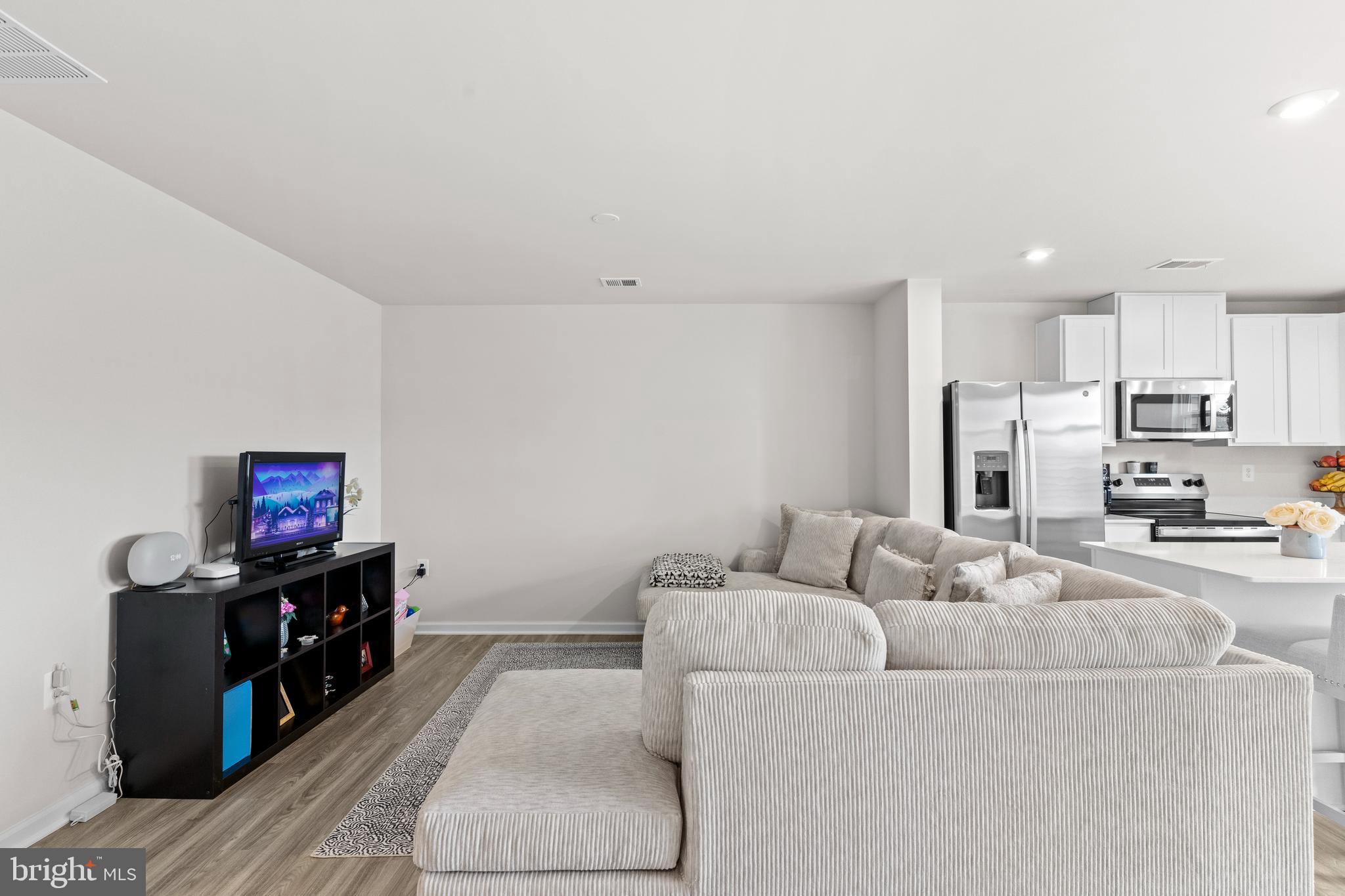 STONE SPRING - Residential Lease