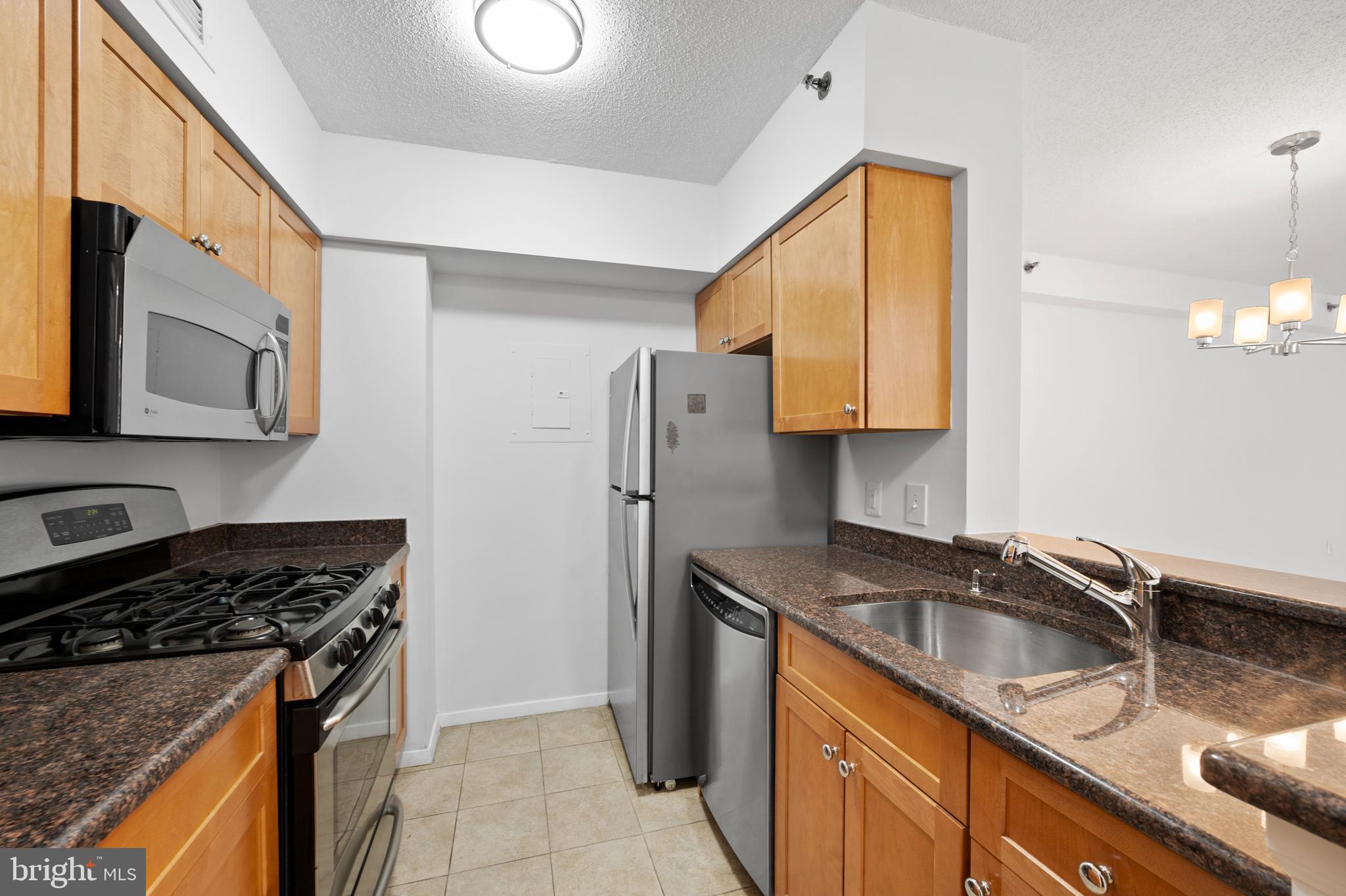 FAIRMONT PLAZA - Residential