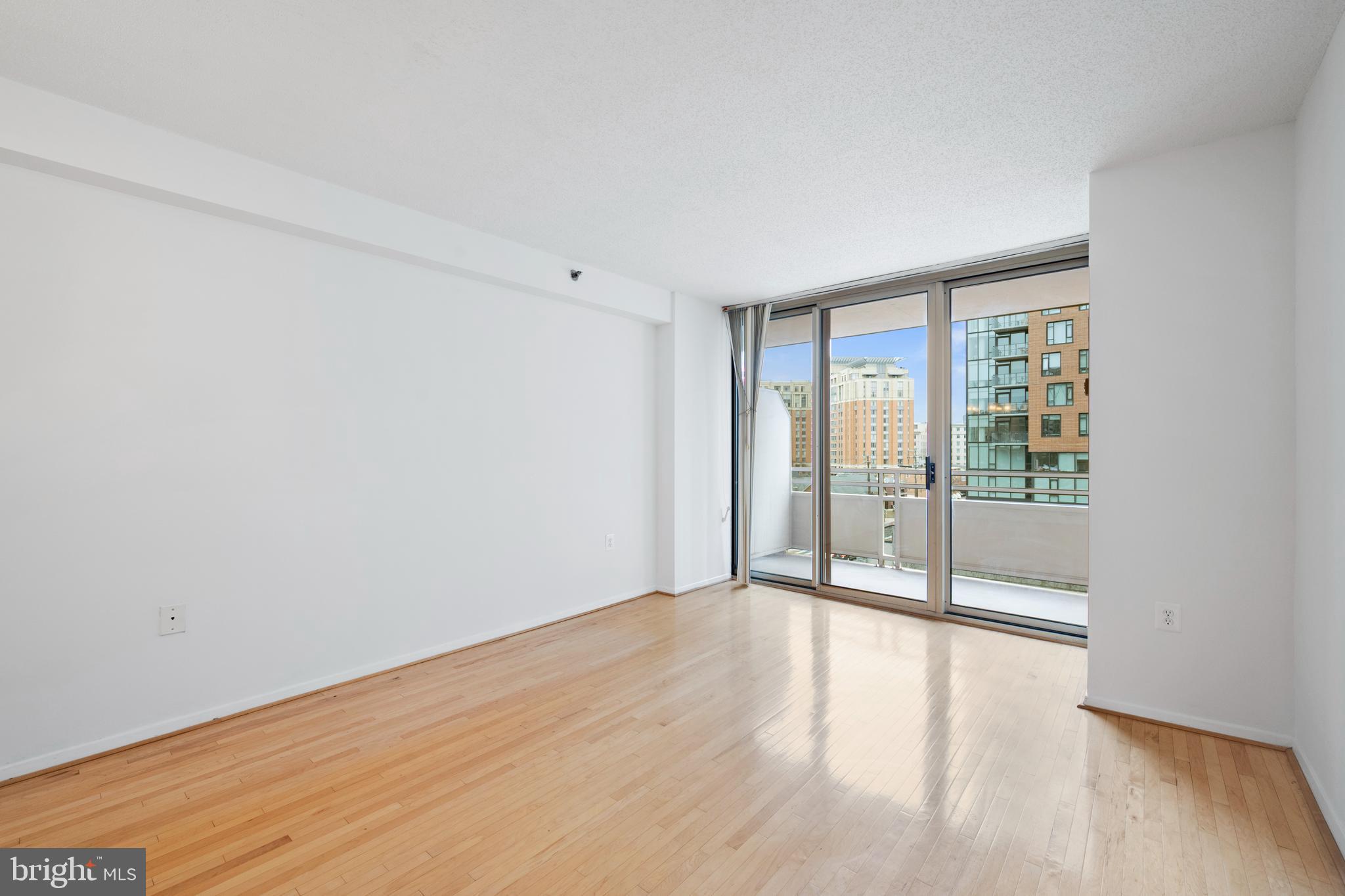 FAIRMONT PLAZA - Residential