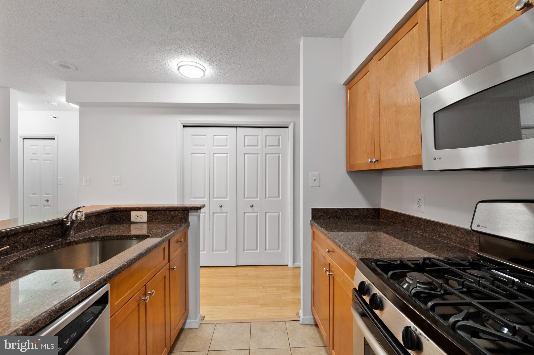 FAIRMONT PLAZA - Residential