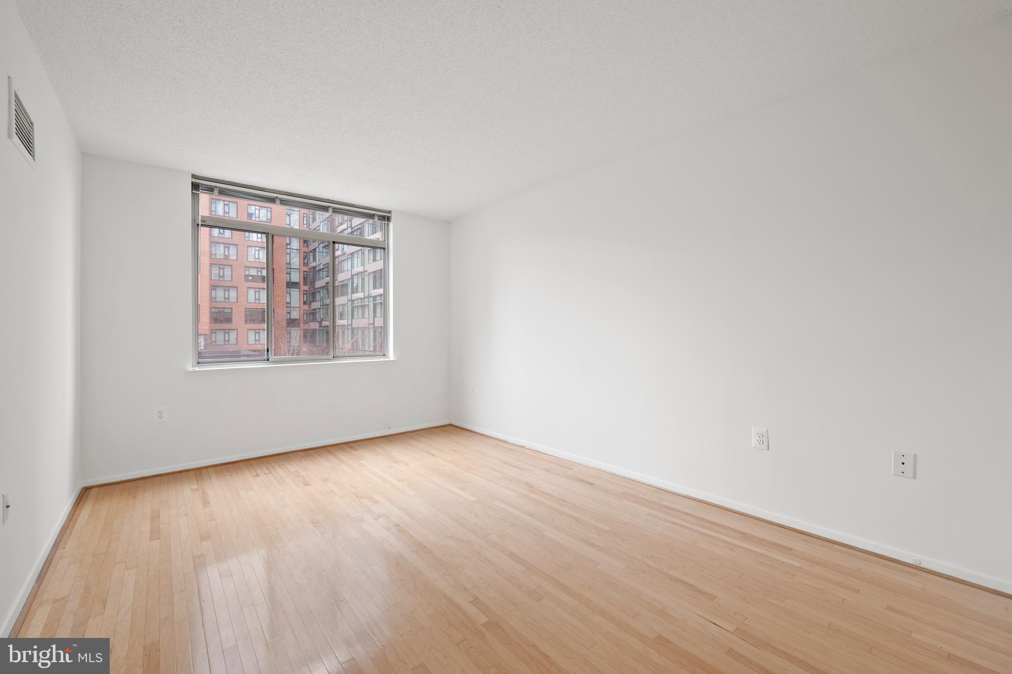 FAIRMONT PLAZA - Residential