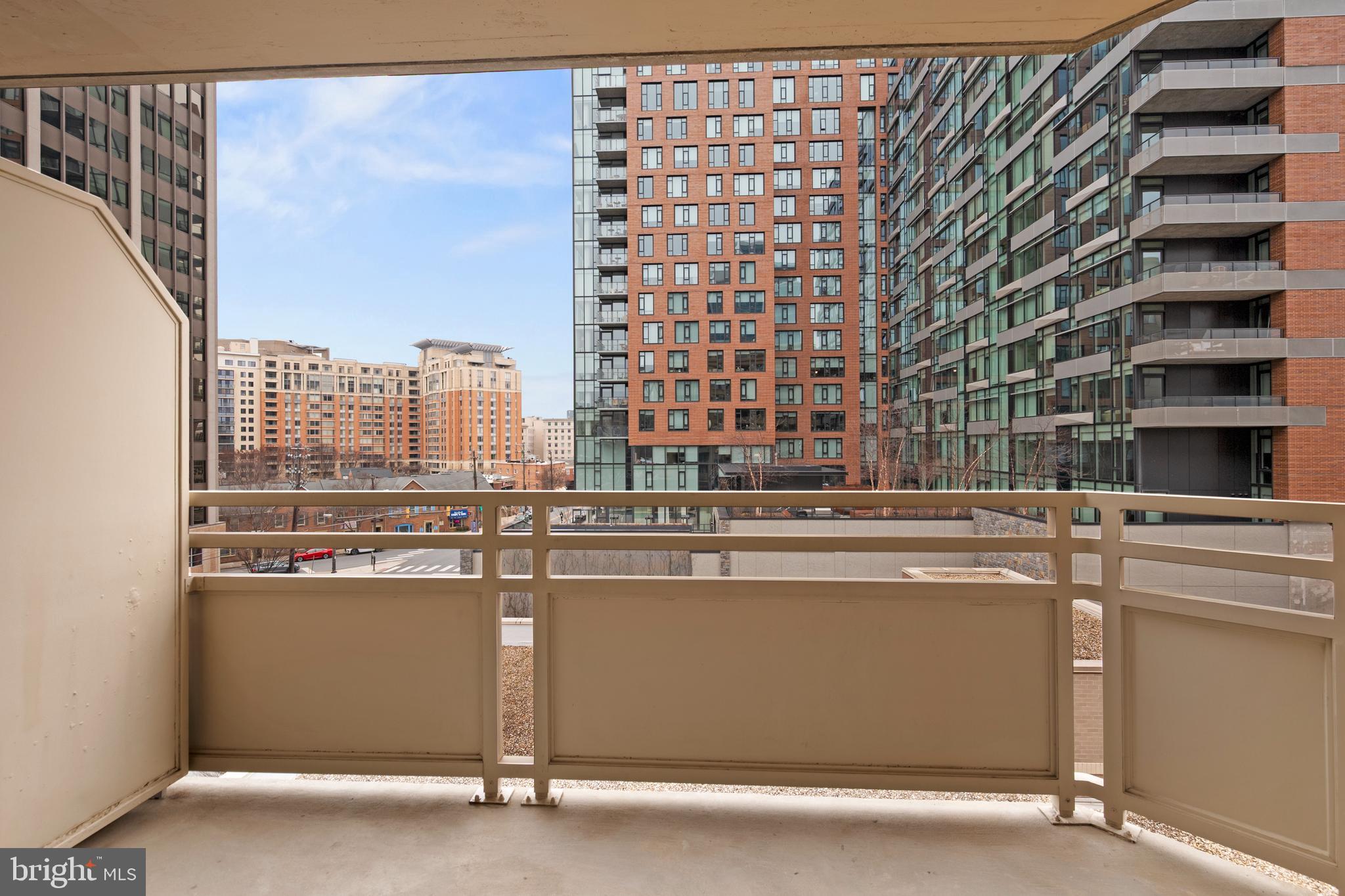 FAIRMONT PLAZA - Residential