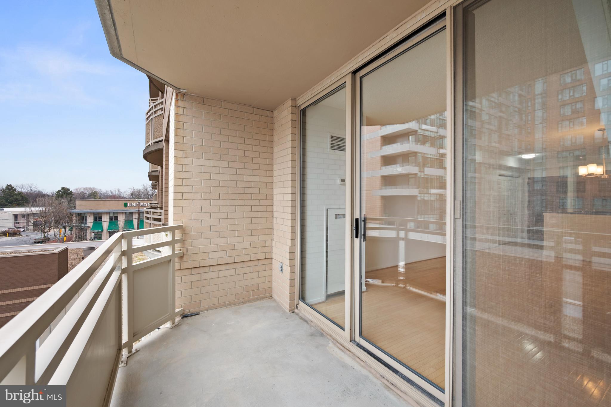 FAIRMONT PLAZA - Residential