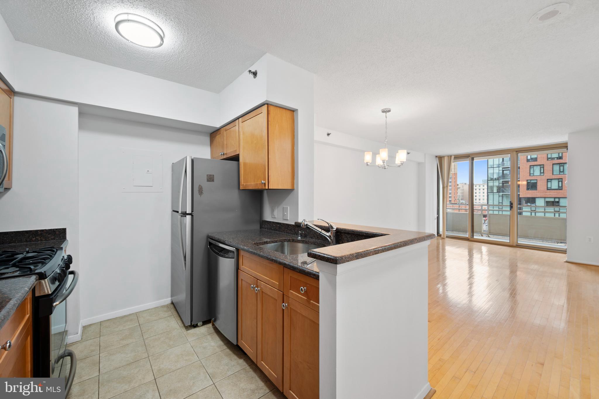 FAIRMONT PLAZA - Residential