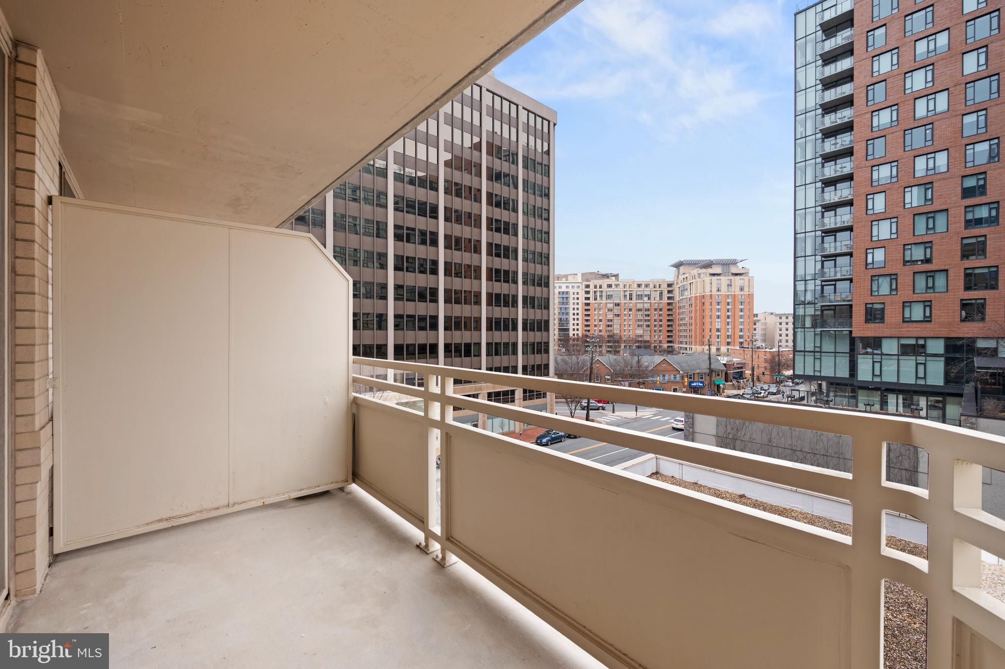 FAIRMONT PLAZA - Residential