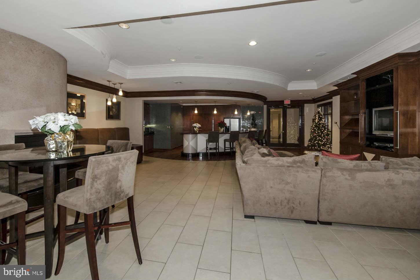 SAVOY AT RESTON TOWN CENTER - Residential