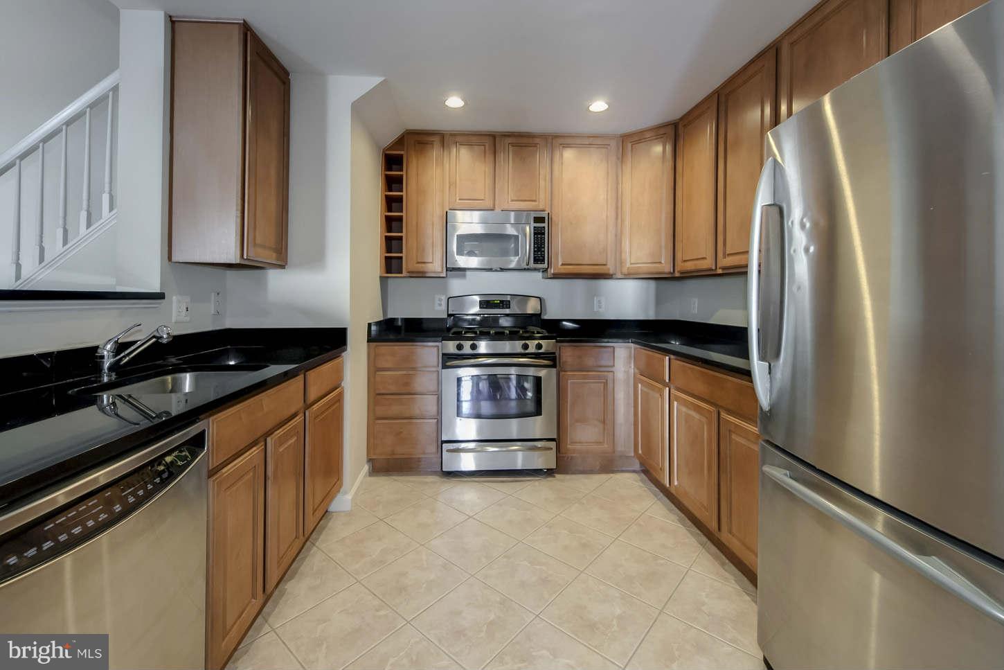 SAVOY AT RESTON TOWN CENTER - Residential