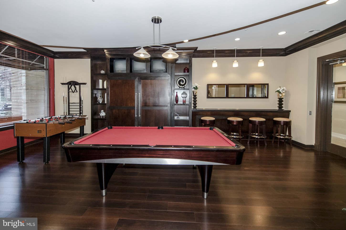 SAVOY AT RESTON TOWN CENTER - Residential