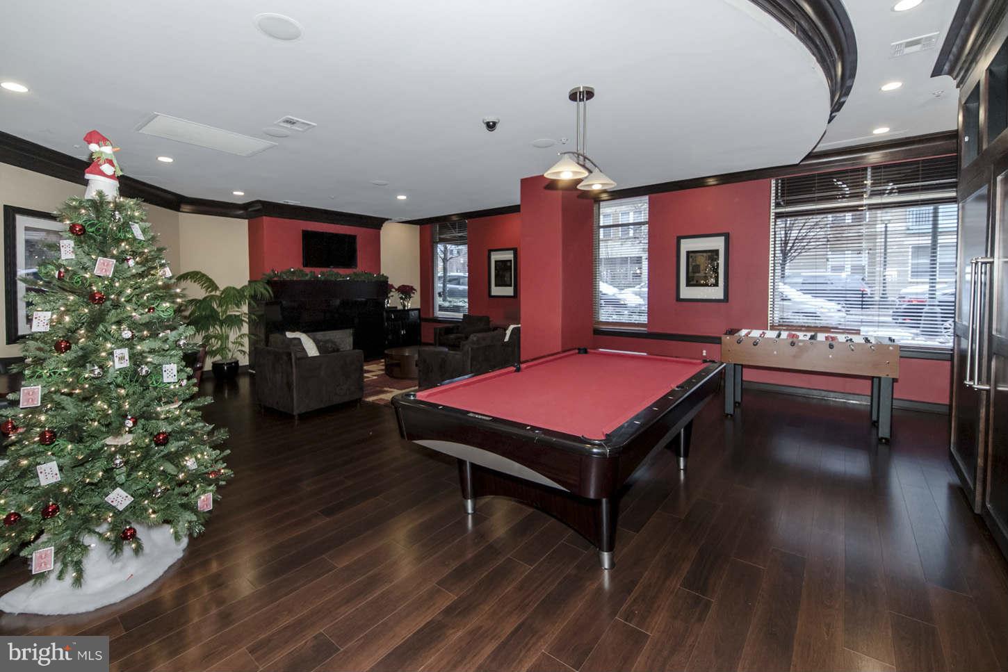 SAVOY AT RESTON TOWN CENTER - Residential