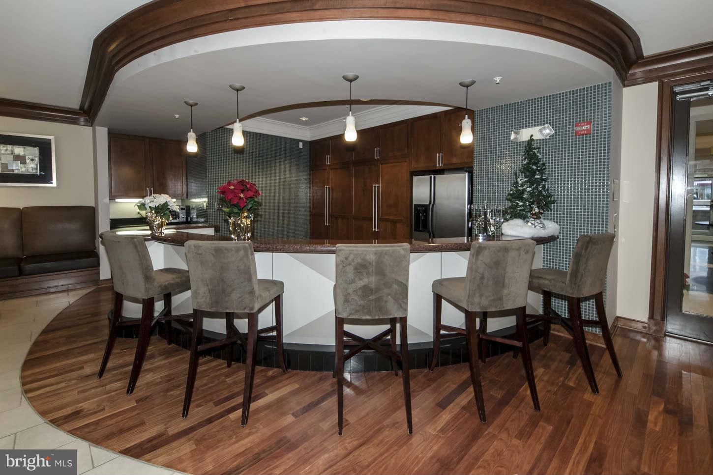 SAVOY AT RESTON TOWN CENTER - Residential