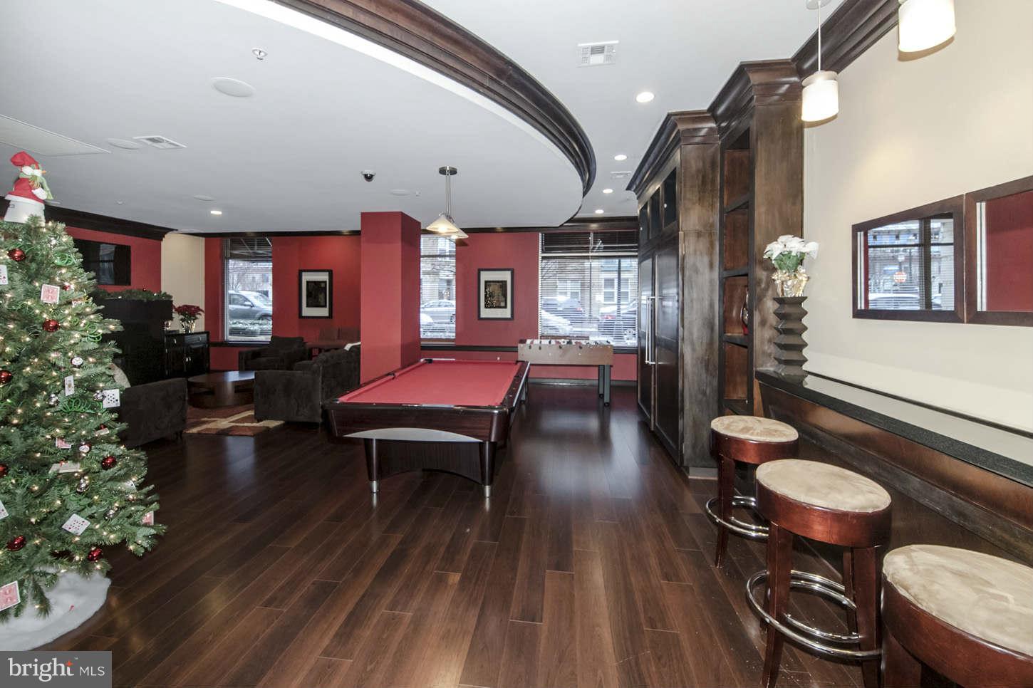 SAVOY AT RESTON TOWN CENTER - Residential