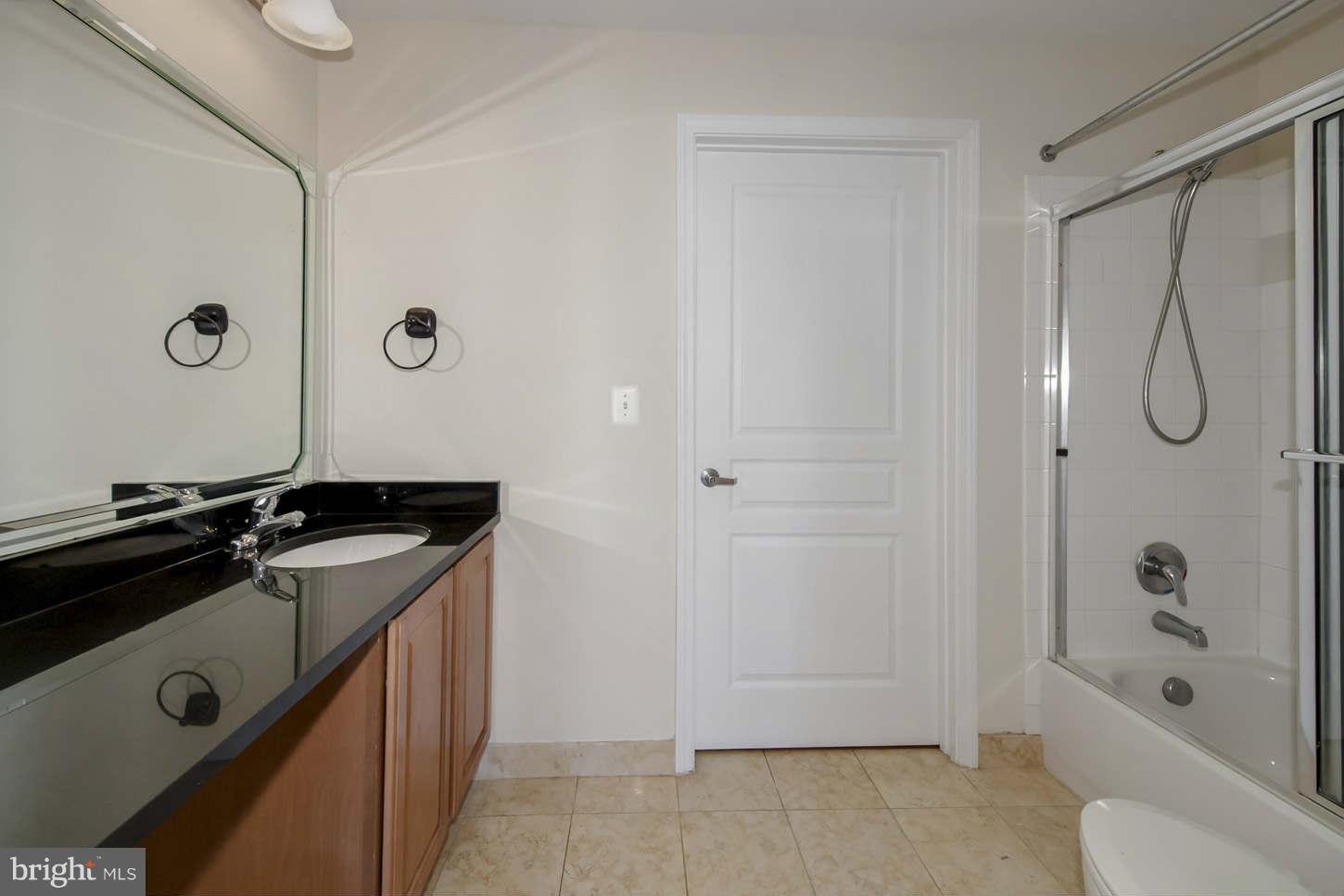 SAVOY AT RESTON TOWN CENTER - Residential