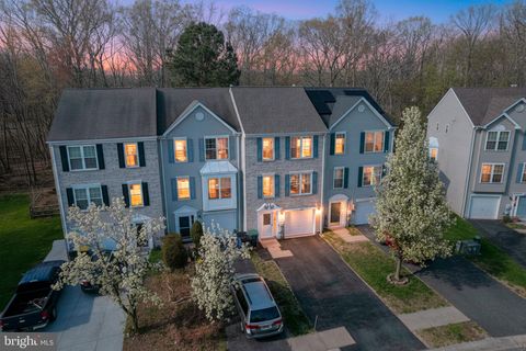 Townhouse For Sale - 360 N Barrington Court<br/> NEWARK, DE 19702