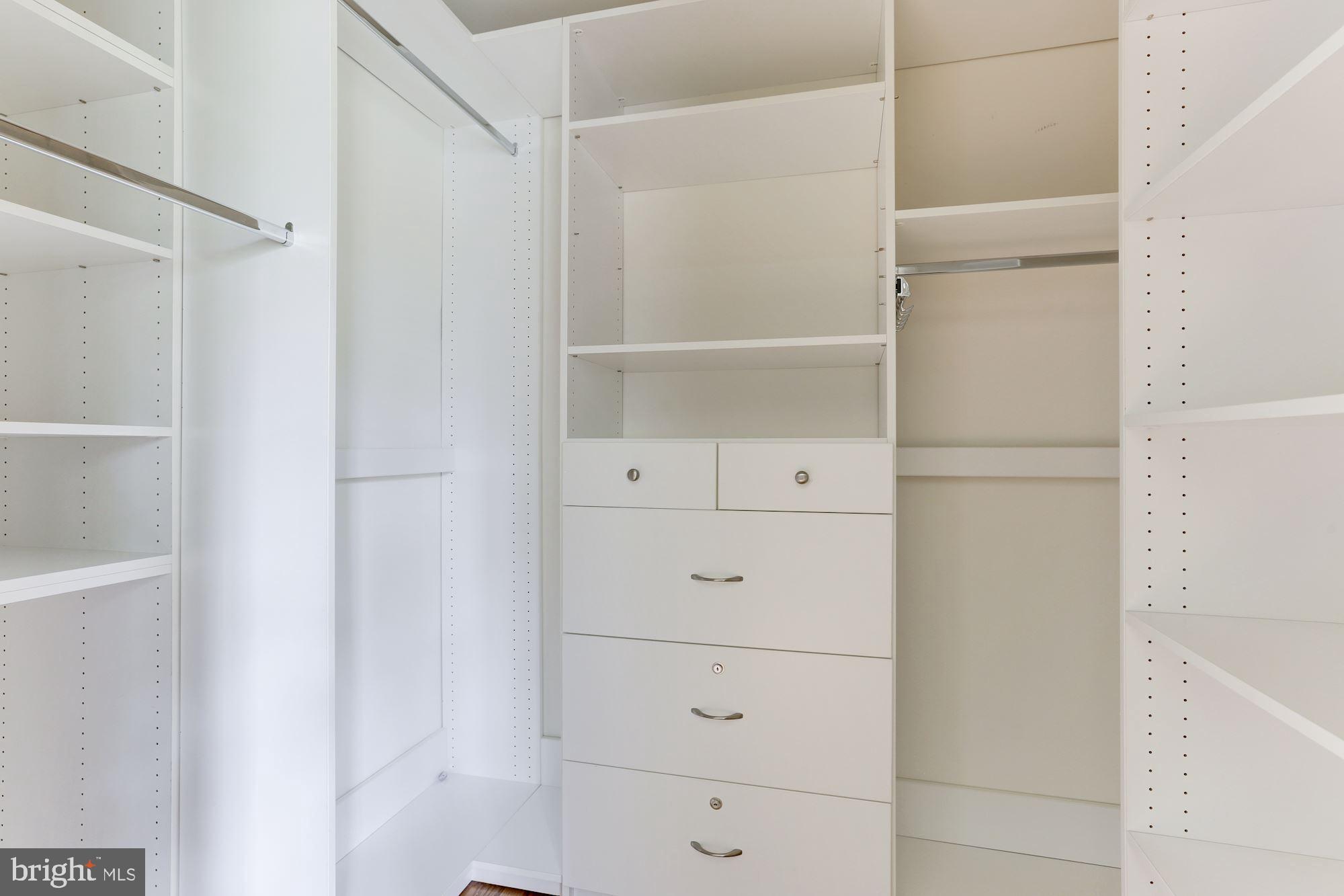 BERKSHIRE OAKWOOD - Residential