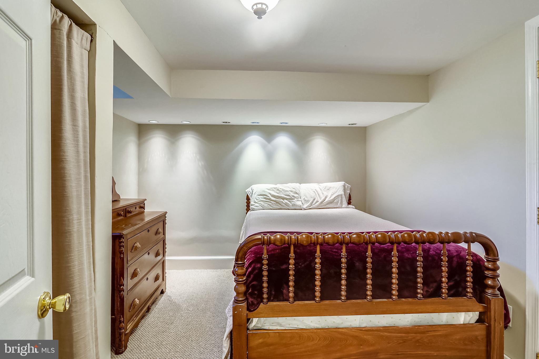 NEW ALEXANDRIA - Residential